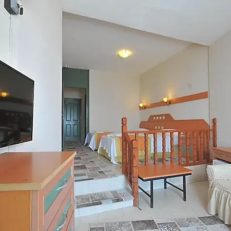 Hotel Amos 3*
